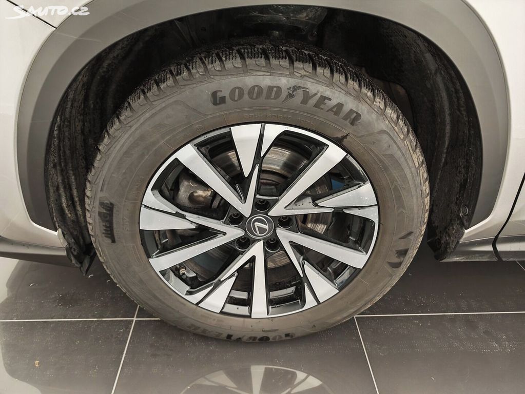 Lexus NX 450h+