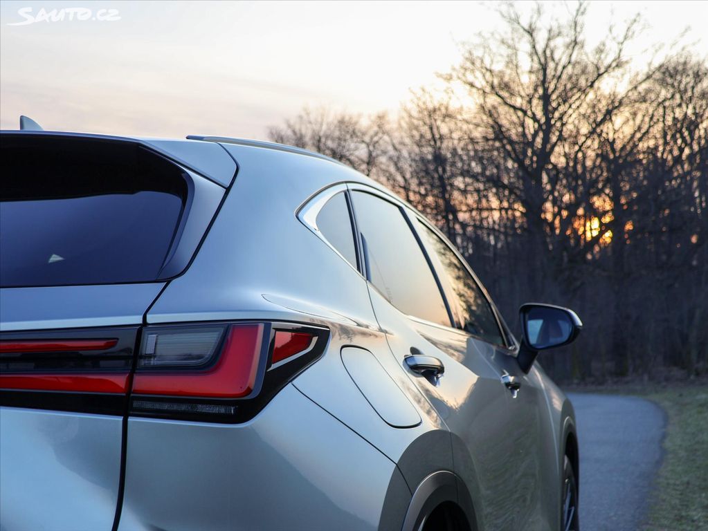 Lexus NX 450h+