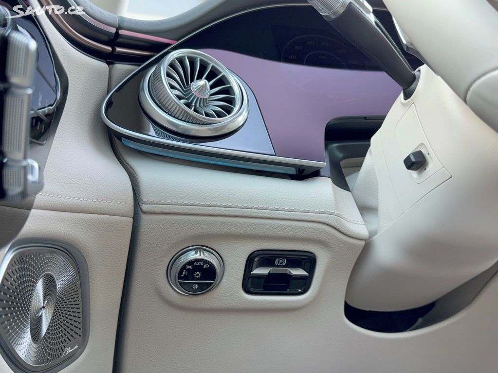 Mercedes-Benz EQS