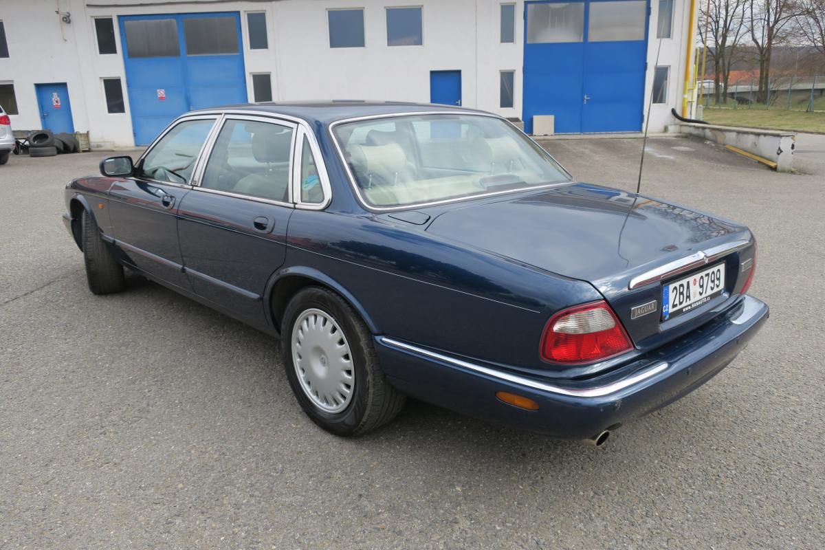 Jaguar XJ, 3.2 V8 EXECUTIVE, LPG - fotka 4
