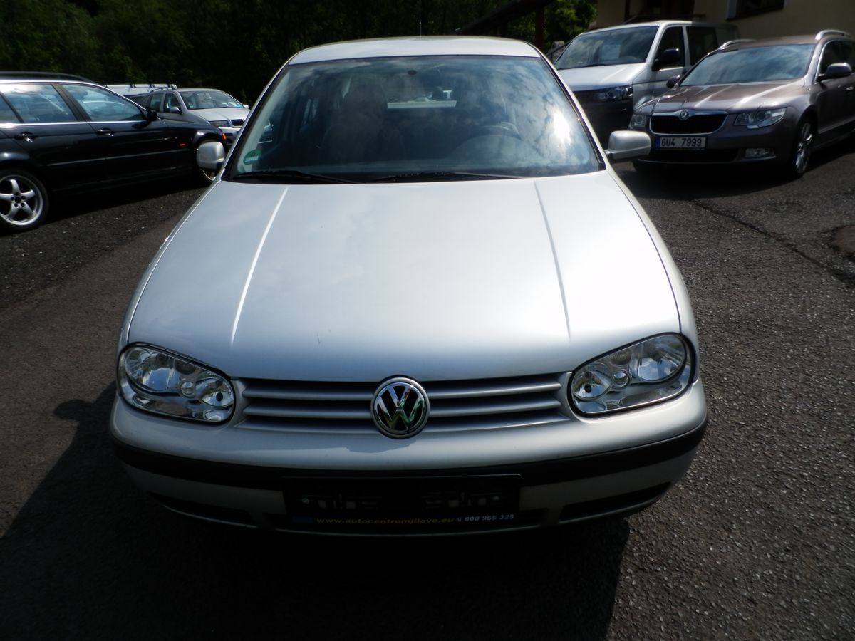 Volkswagen Golf, 1,4 16V KLIMA - fotka 2
