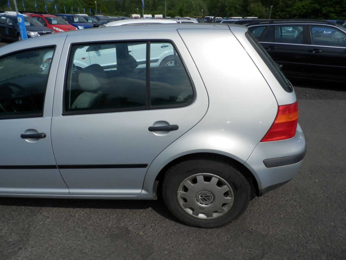 Volkswagen Golf, 1,4 16V KLIMA - fotka 5