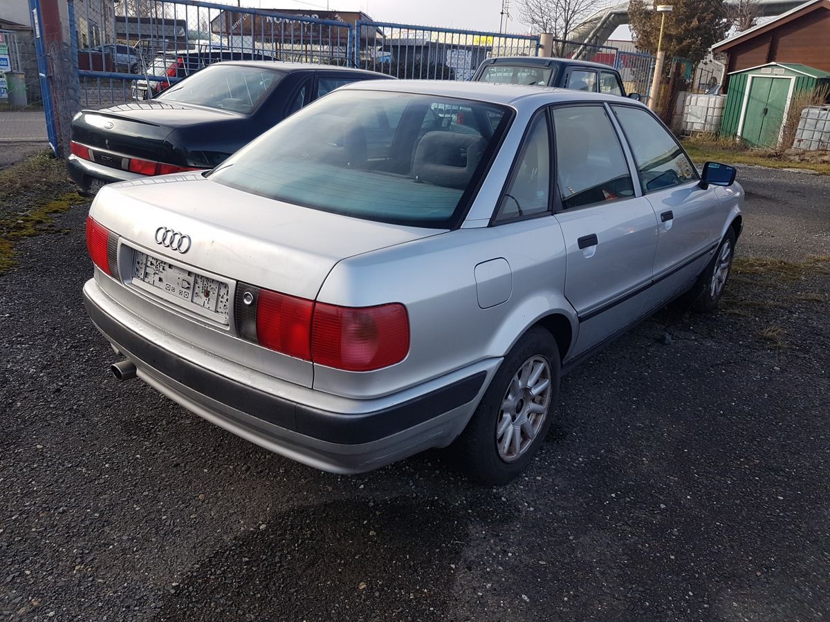 Audi 80, 2.0i 85KW KLIMA - fotka 4