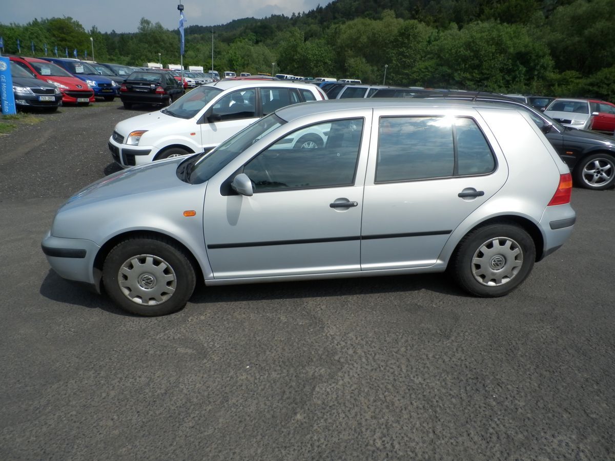 Volkswagen Golf, 1,4 16V KLIMA - fotka 3