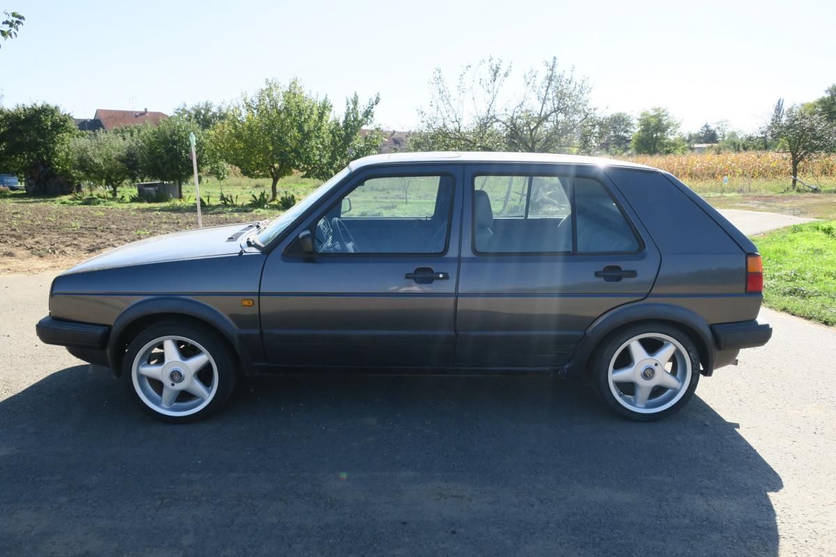 Volkswagen Golf, II 1.6i + LPG, SERVO, ŠÍBR - fotka 6