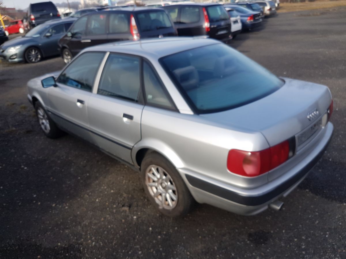 Audi 80, 2.0i 85KW KLIMA - fotka 5