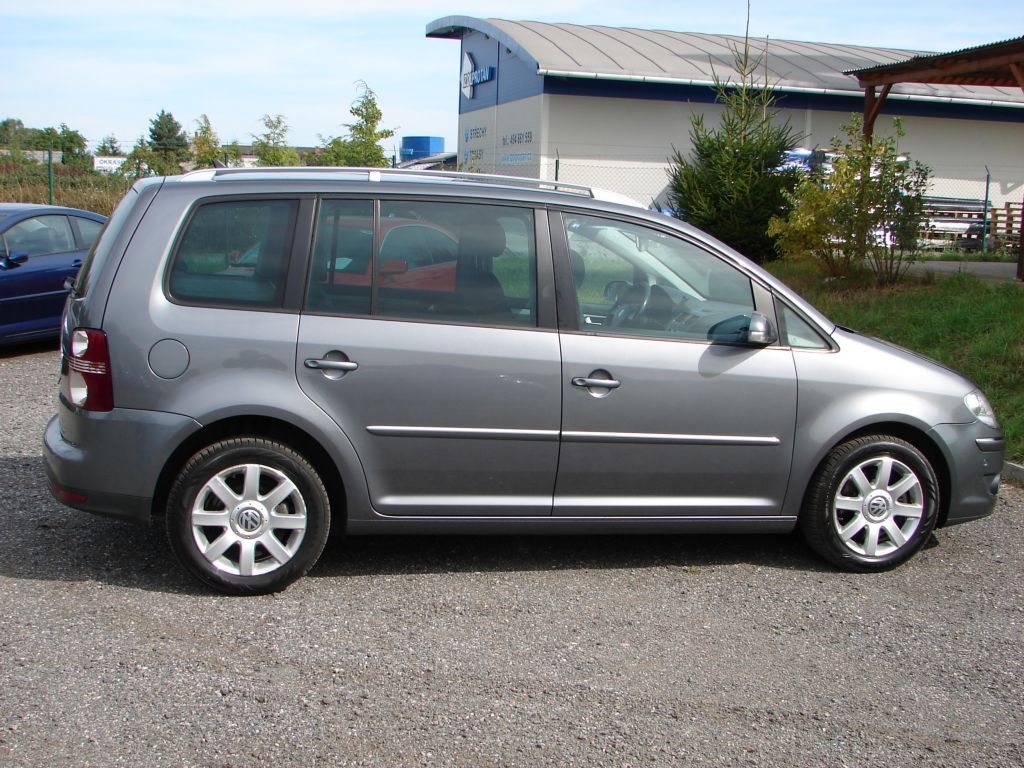 Volkswagen Touran, 2.0 TDI Highline SERVISKA - fotka 6