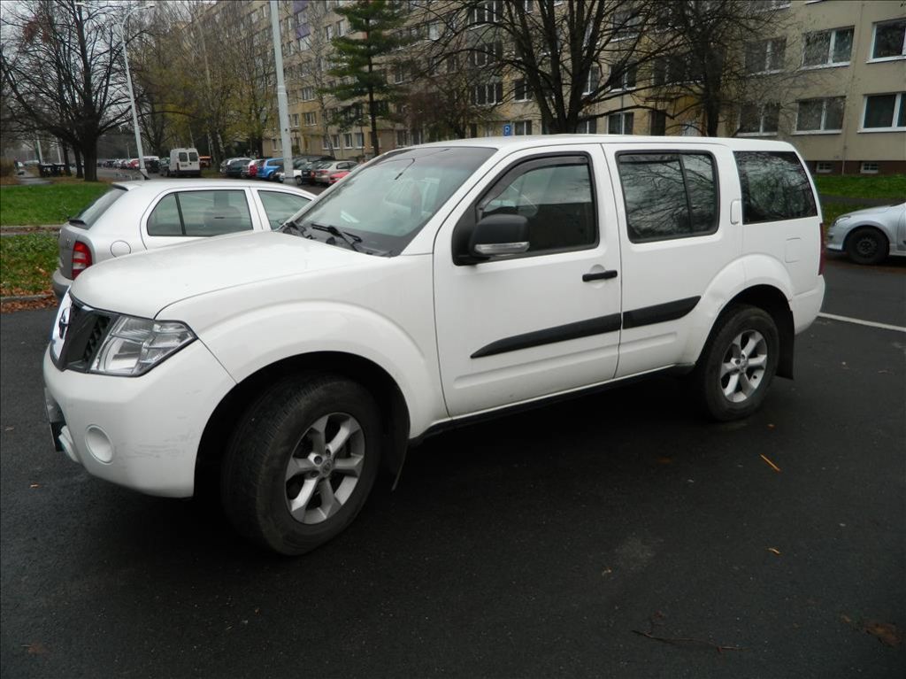 Nissan Pathfinder, 2.5 DCI 140 kw 4x4 7 MÍST - fotka 2