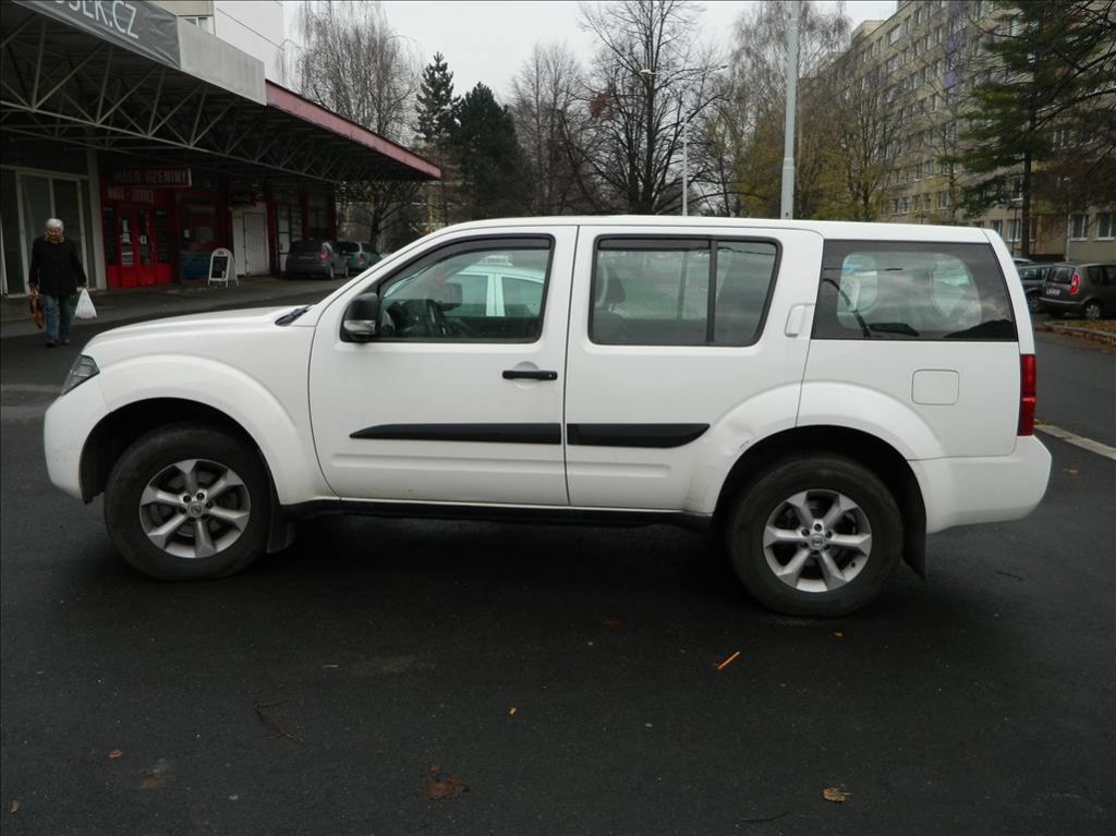 Nissan Pathfinder, 2.5 DCI 140 kw 4x4 7 MÍST - fotka 3