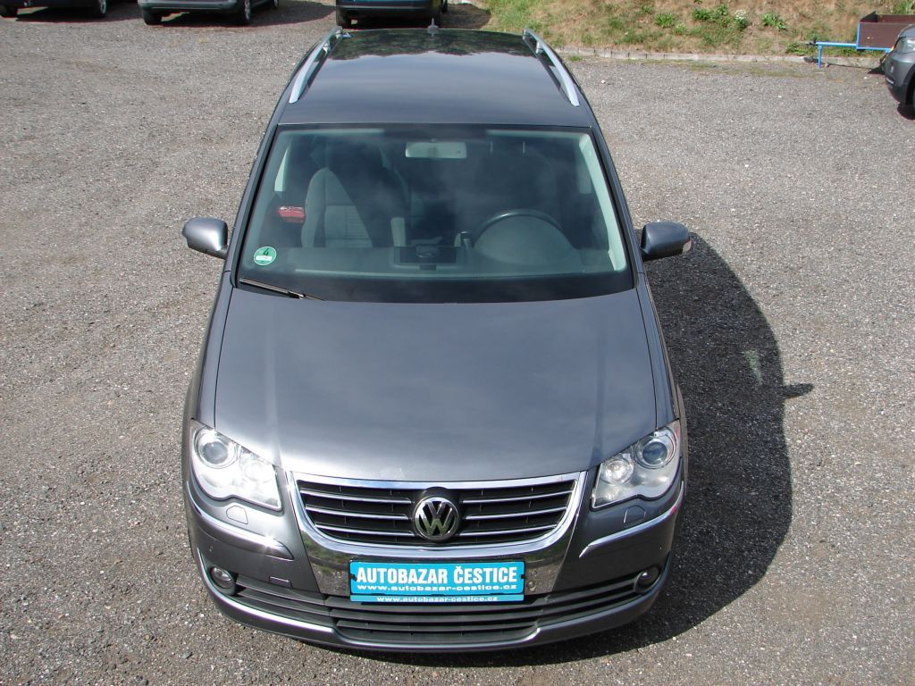 Volkswagen Touran, 2.0 TDI Highline SERVISKA - fotka 2