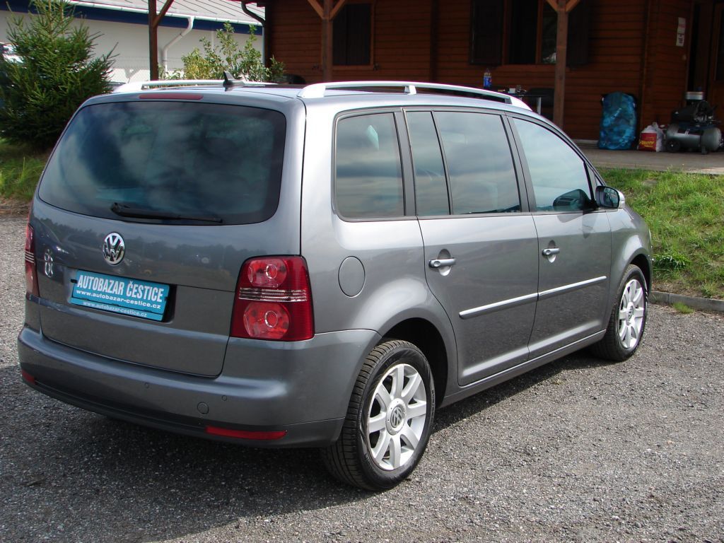 Volkswagen Touran, 2.0 TDI Highline SERVISKA - fotka 5