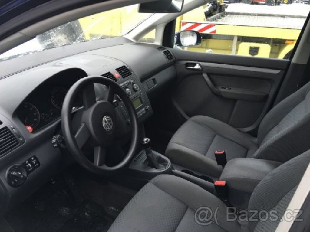 Volkswagen Touran, 1.6 FSI TAŽNÉ SERVISKA - fotka 5