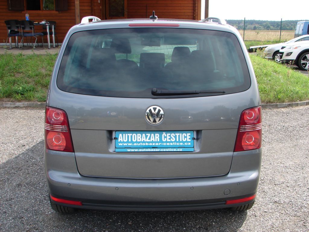 Volkswagen Touran, 2.0 TDI Highline SERVISKA - fotka 4