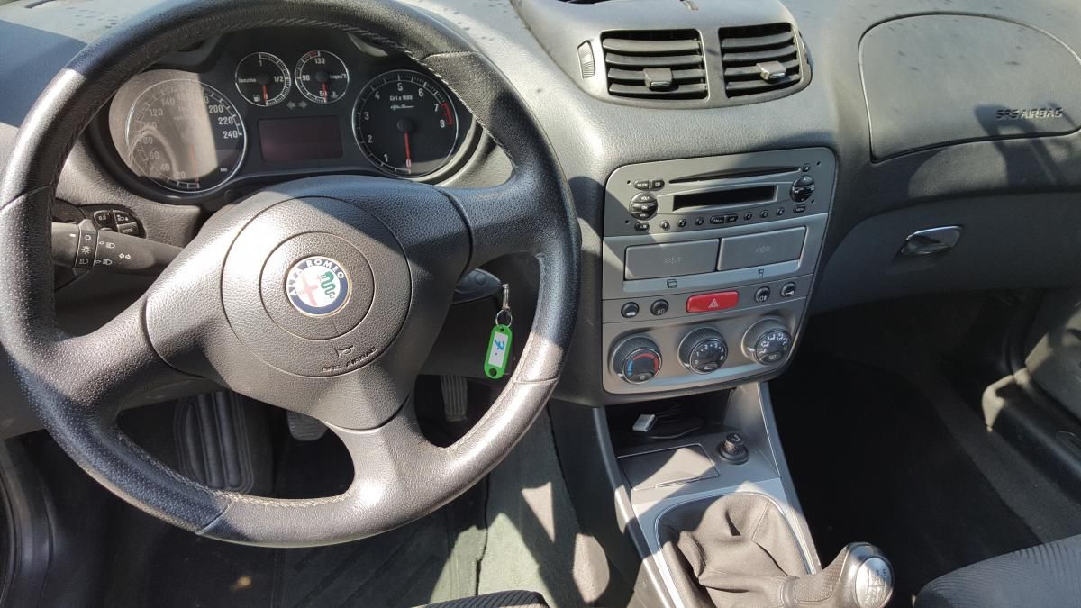 Alfa Romeo 147, 1.6 77KW KLIMA SERVIS KNIHA - fotka 5
