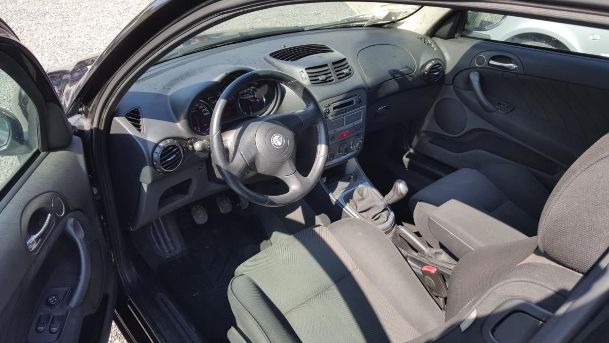 Alfa Romeo 147, 1.6 77KW KLIMA SERVIS KNIHA - fotka 6