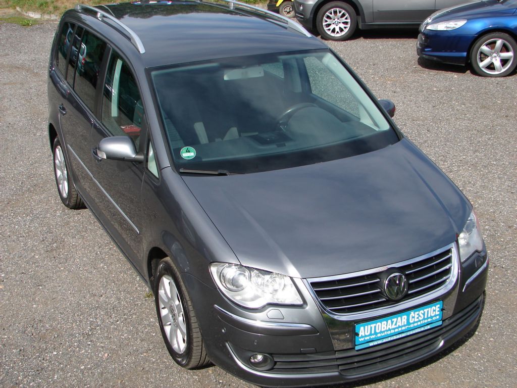 Volkswagen Touran, 2.0 TDI Highline SERVISKA - fotka 3