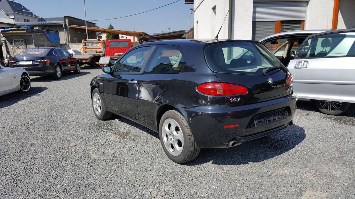 Alfa Romeo 147, 1.6 77KW KLIMA SERVIS KNIHA - fotka 4