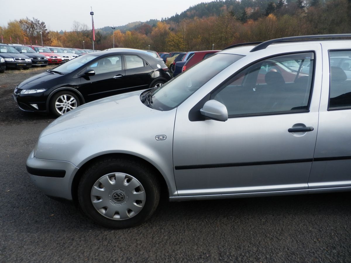 Volkswagen Golf, 1,4 55KW DIGI-KLIMA - fotka 4