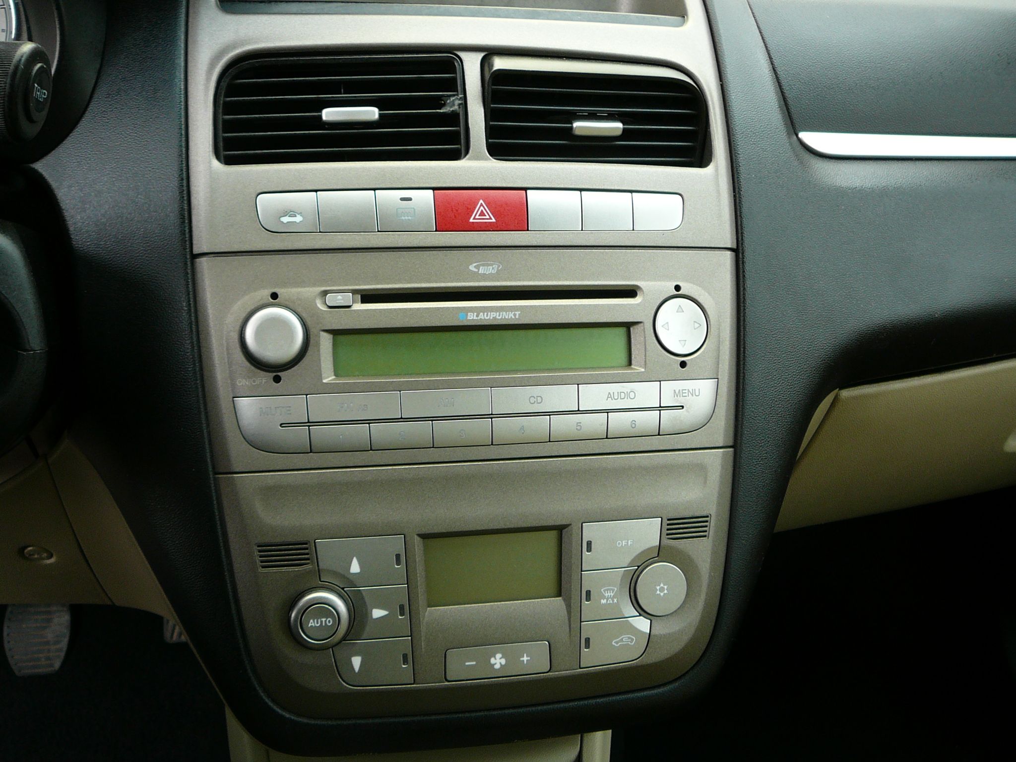 Fiat Linea, 1,3 MULTIJET - fotka 5