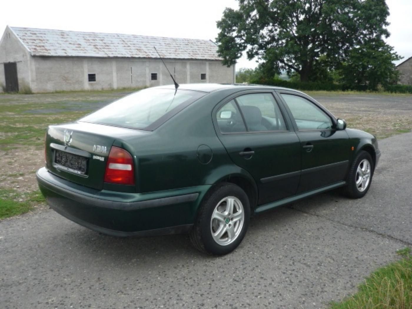 Škoda Octavia, 1.6i.Klima. - fotka 6