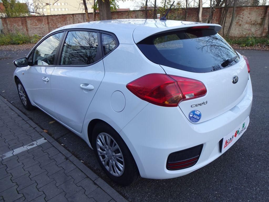 Kia Cee´d, 1,4 , 66kW, hatchback - fotka 5