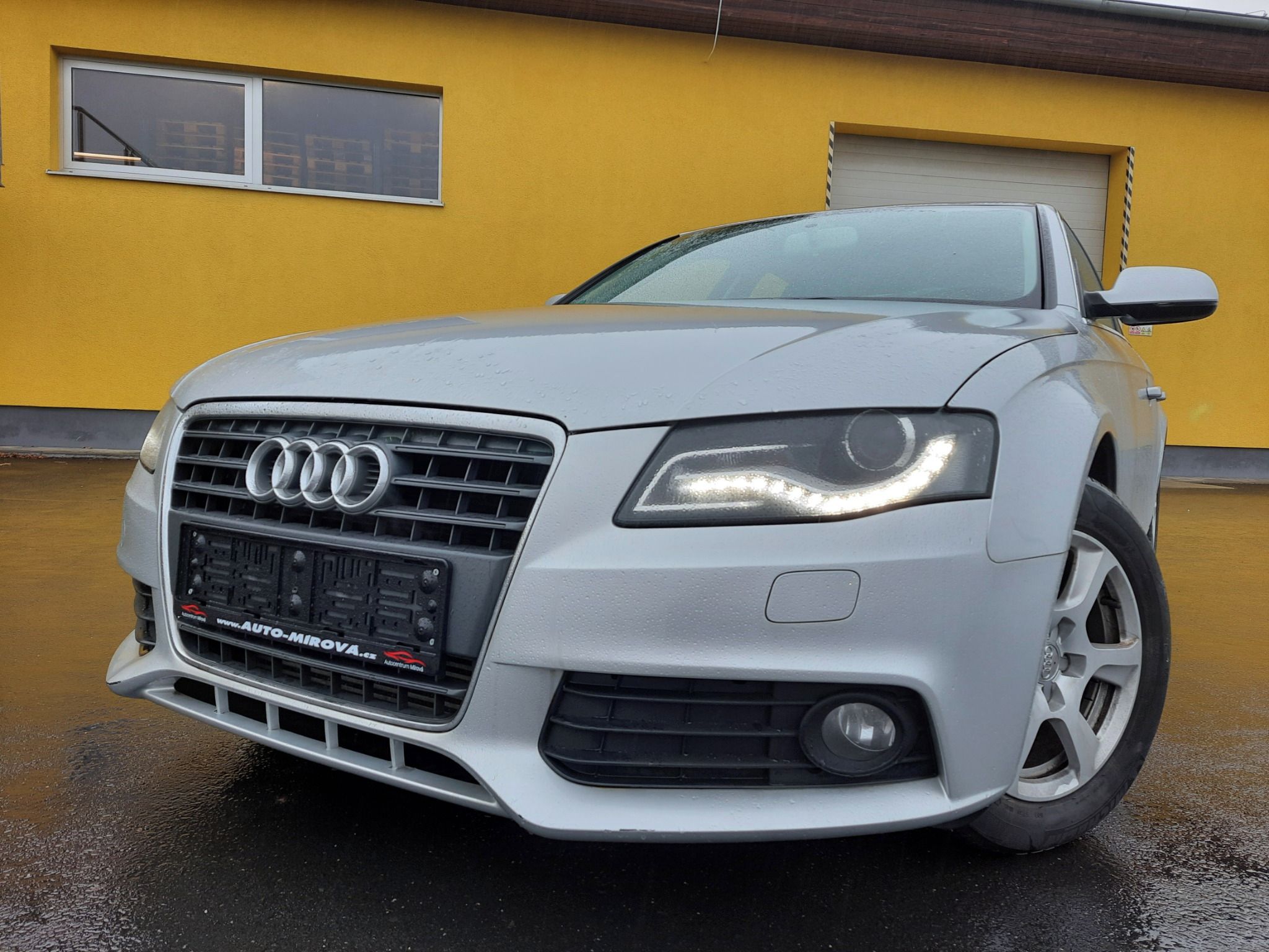 Audi A4, najeto 98500 km,ZARUKA