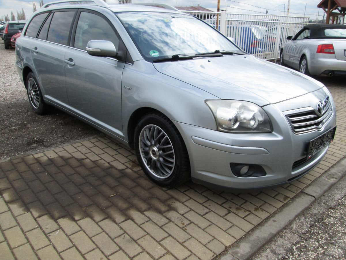 Toyota Avensis, 2,2  130 KW - fotka 3
