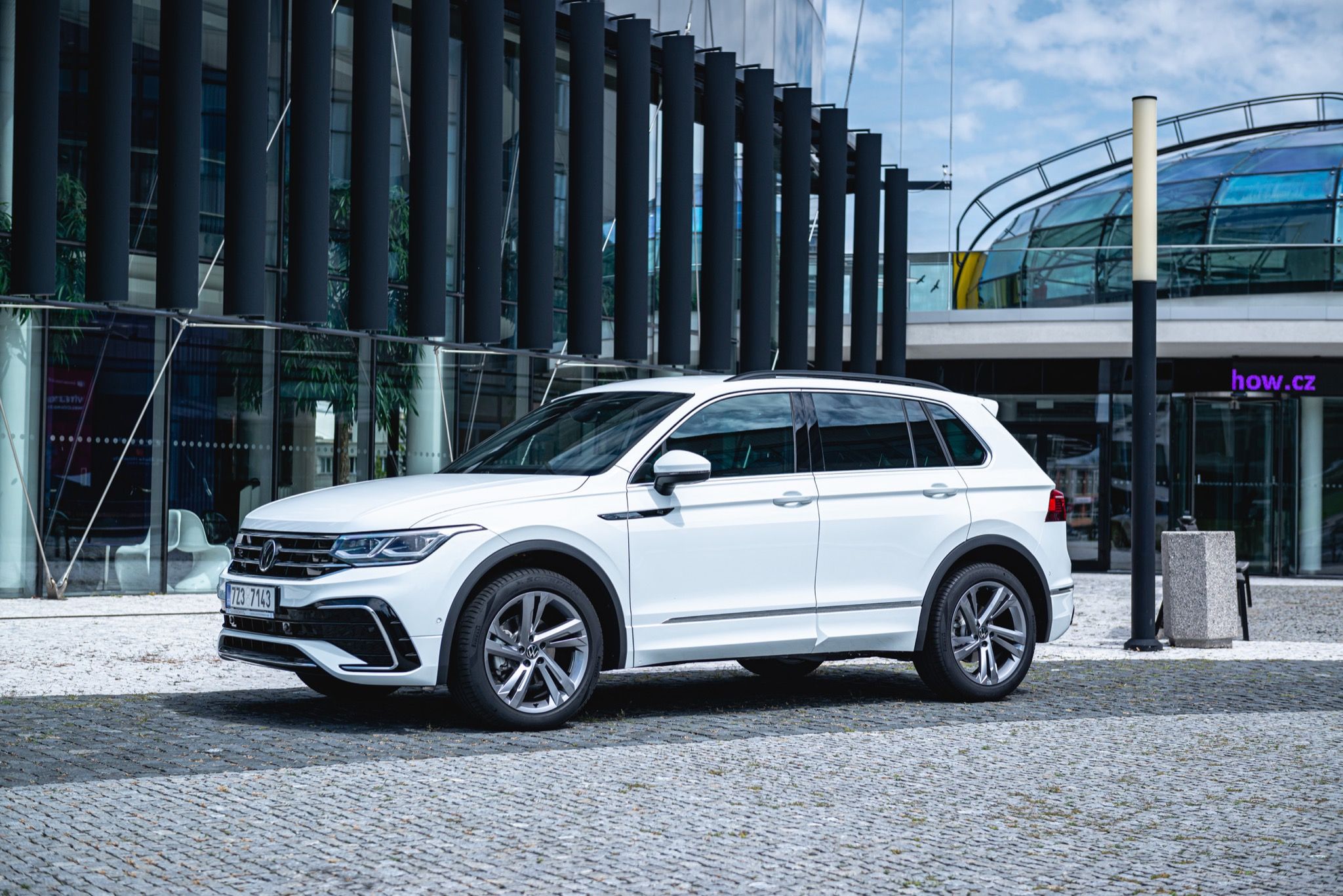 Volkswagen Tiguan, R-Line 2,0 TDI 110 kW 4M 7DSG - fotka 4