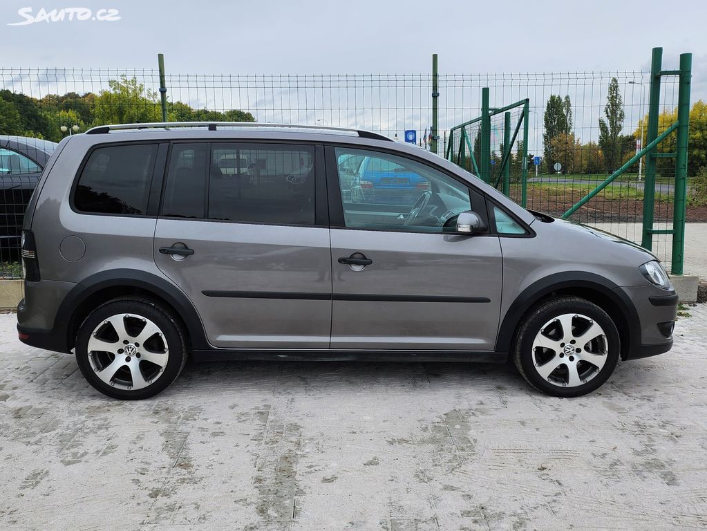 Volkswagen Touran I (facelift 2010) 1.6 TDI (105 CP) DSG