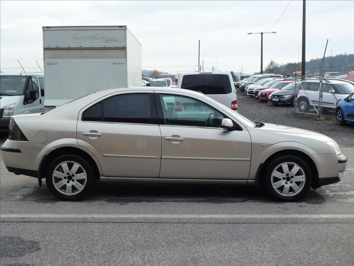 Ford Mondeo, 2,5 i V6 24V Ghia Automat - fotka 4