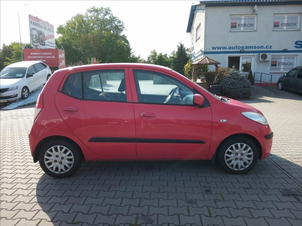 Hyundai i10, 1,1 i*Comfort*KLIMATIZACE* - fotka 4