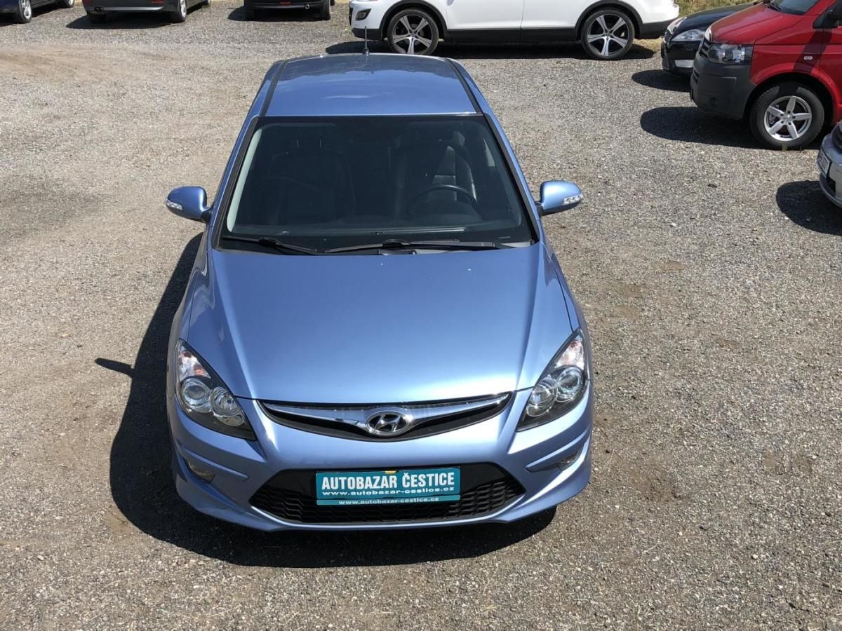 Hyundai i30, 1,6 HDI KUŽE NAVI - fotka 2