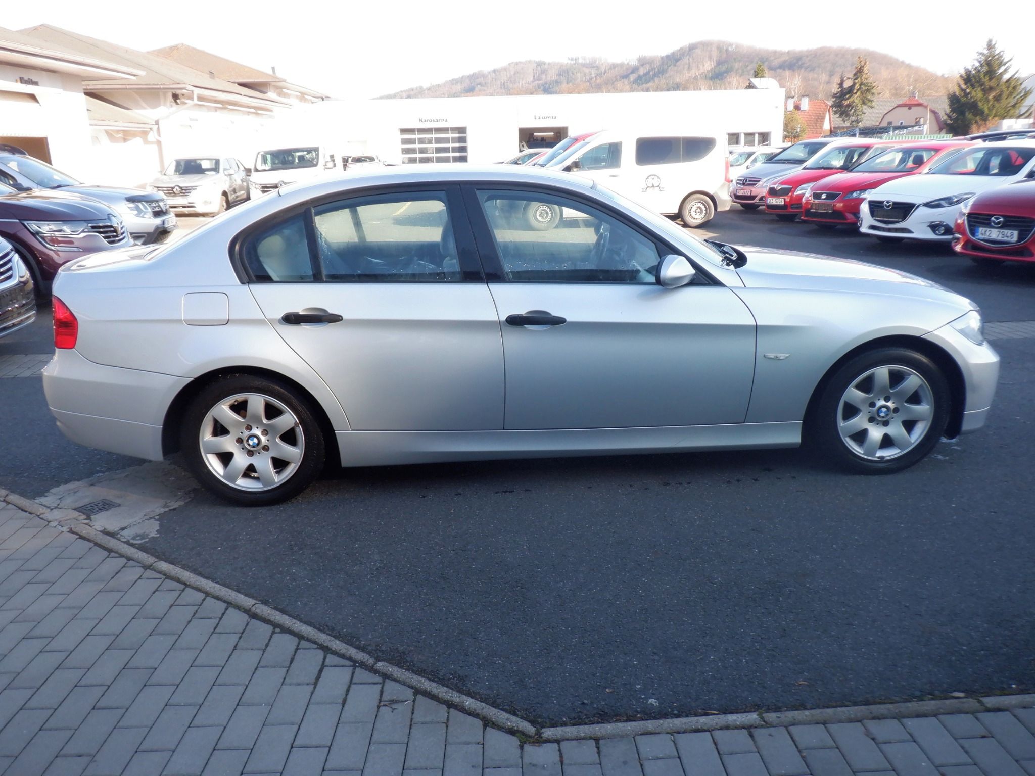 BMW Řada 3, 2.0i - fotka 4