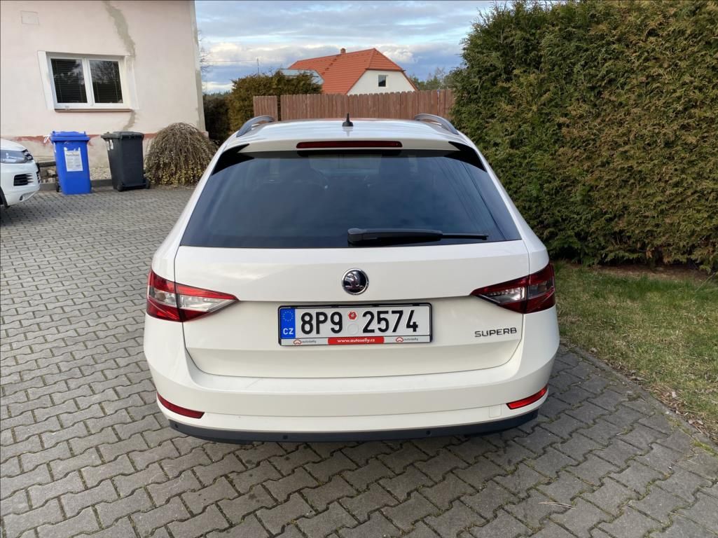 Škoda Superb, 2,0 TDI  Ambition / NAVI - fotka 4
