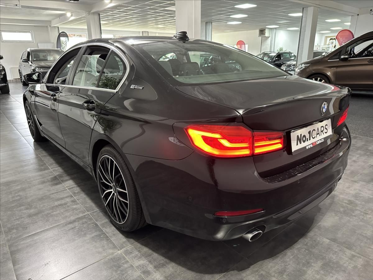 BMW Řada 5, 2,0   530E PLUG-IN FULL LED TO - fotka 4