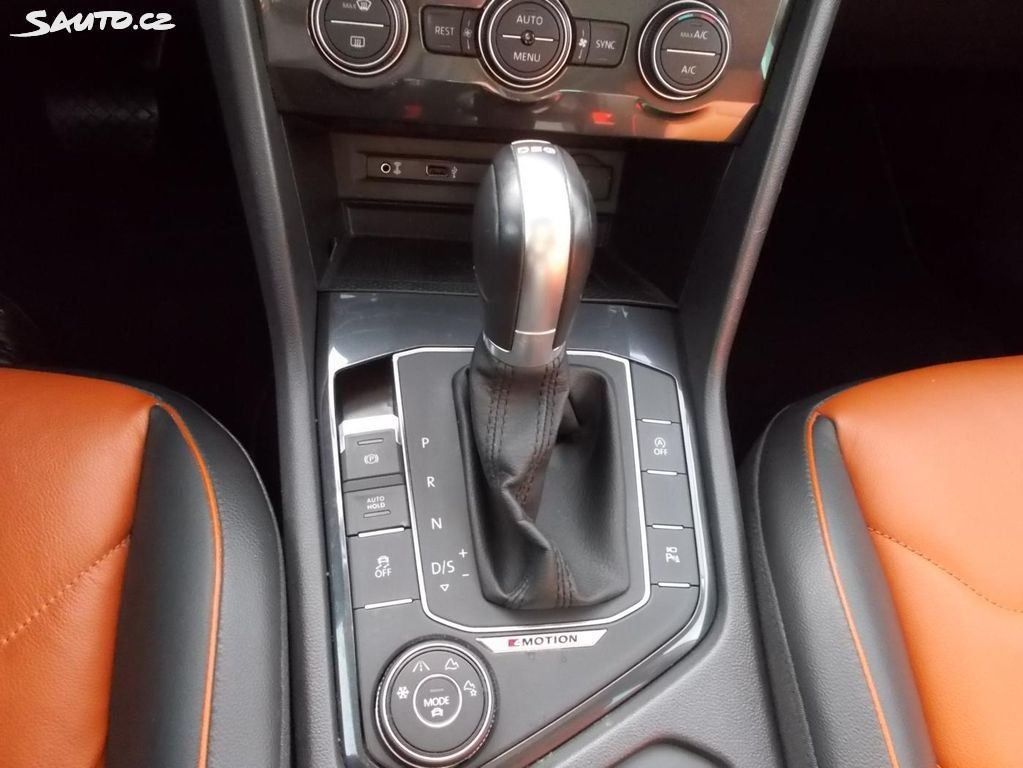 volkswagen-tiguan-2-0-tdi-140kw-4x4-led-pano-sauto-cz
