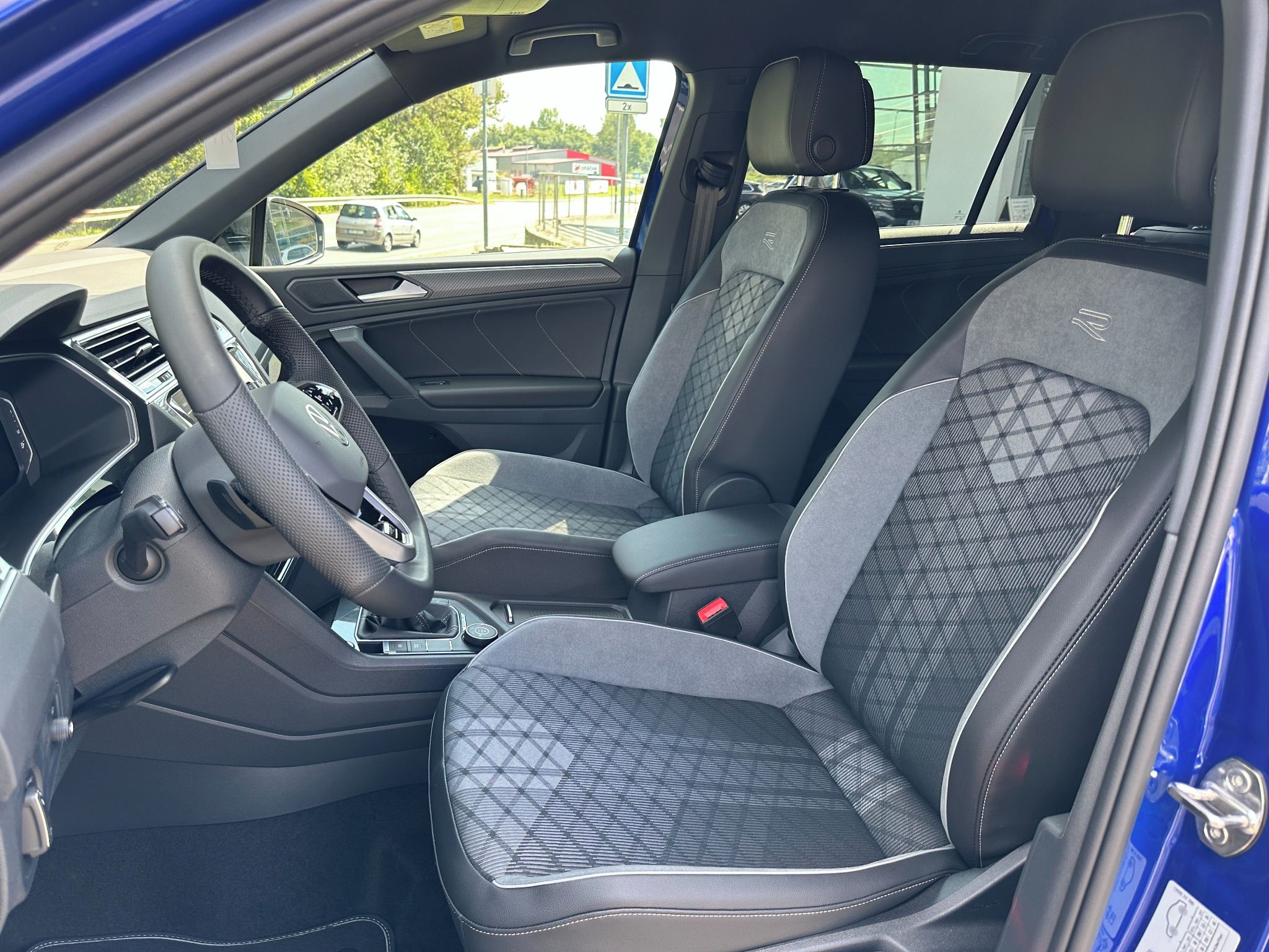 Volkswagen Tiguan, R-line 2.0TDi 4motion DSG - fotka 6