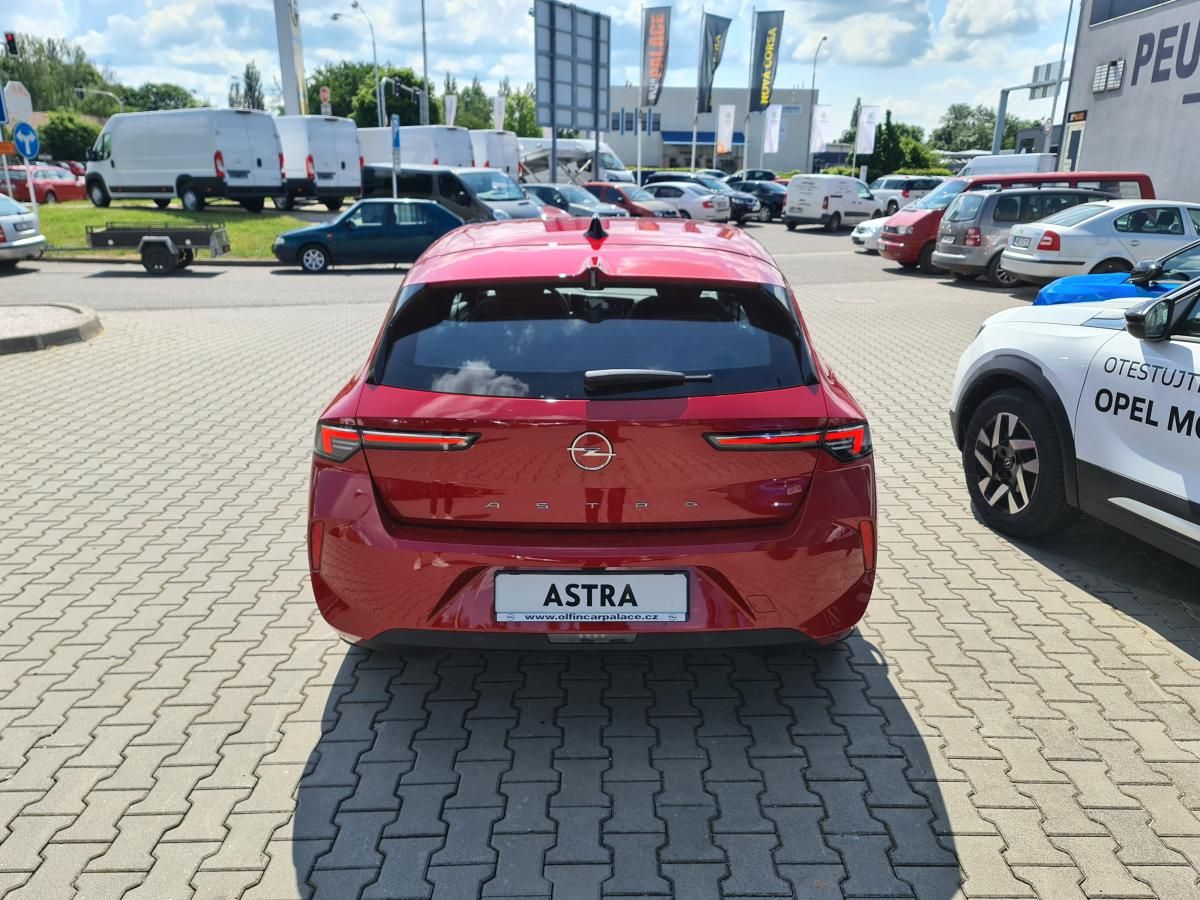 Opel Astra, Edition 1.2 96 kW MT6 - fotka 5