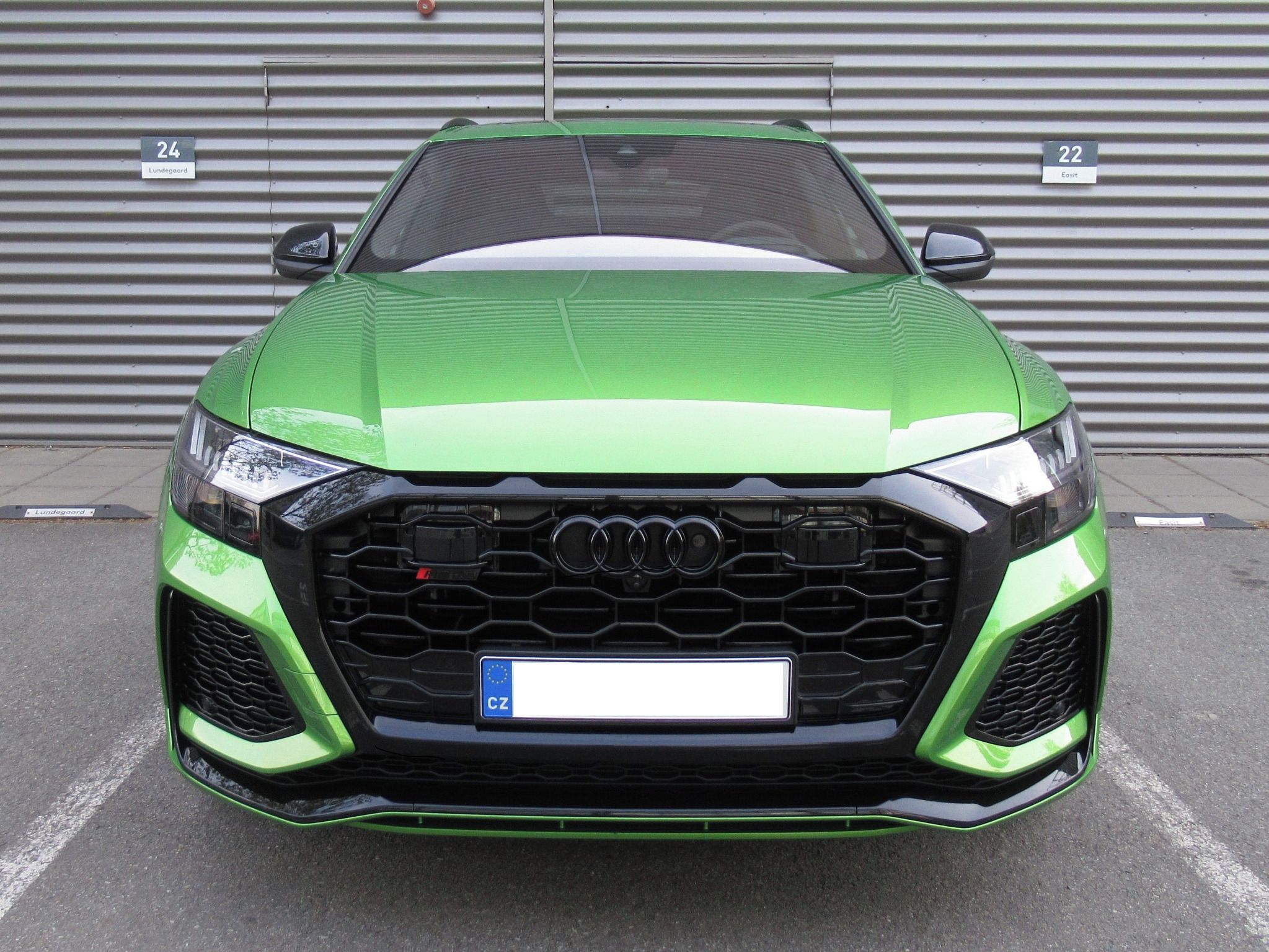 Audi RS Q8, 4.0 TFSI QUATTRO   v záruce !! - fotka 2