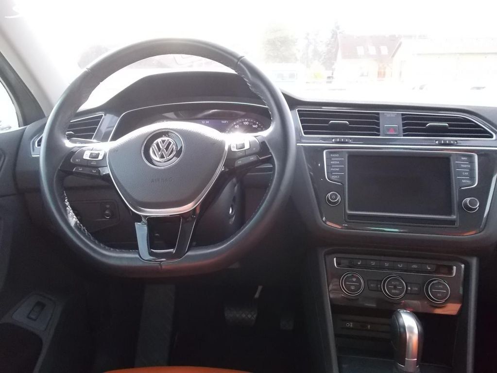 volkswagen-tiguan-2-0-tdi-140kw-4x4-led-pano-sauto-cz