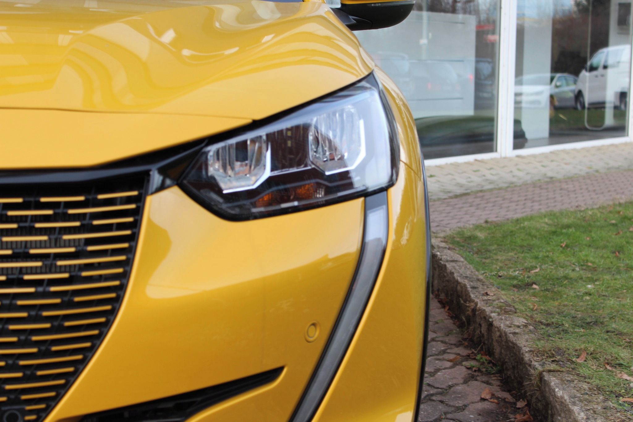 Peugeot 208, e-ALLURE Elektromotor 100 kW - fotka 3