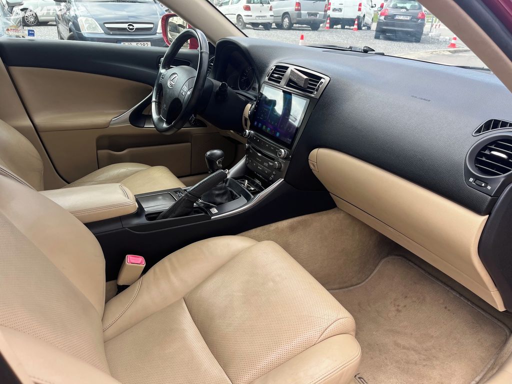 Lexus IS, fotka 13
