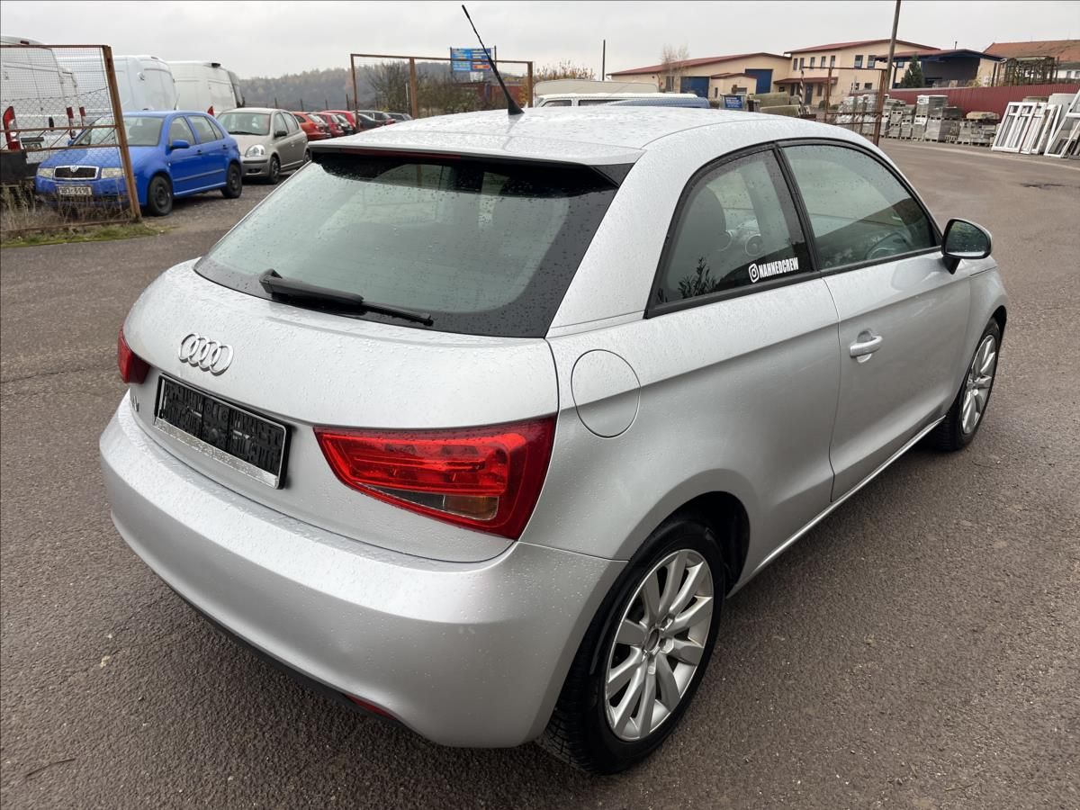Audi A1, 1,6 TDi KLIMA ROZVODY STK - fotka 6