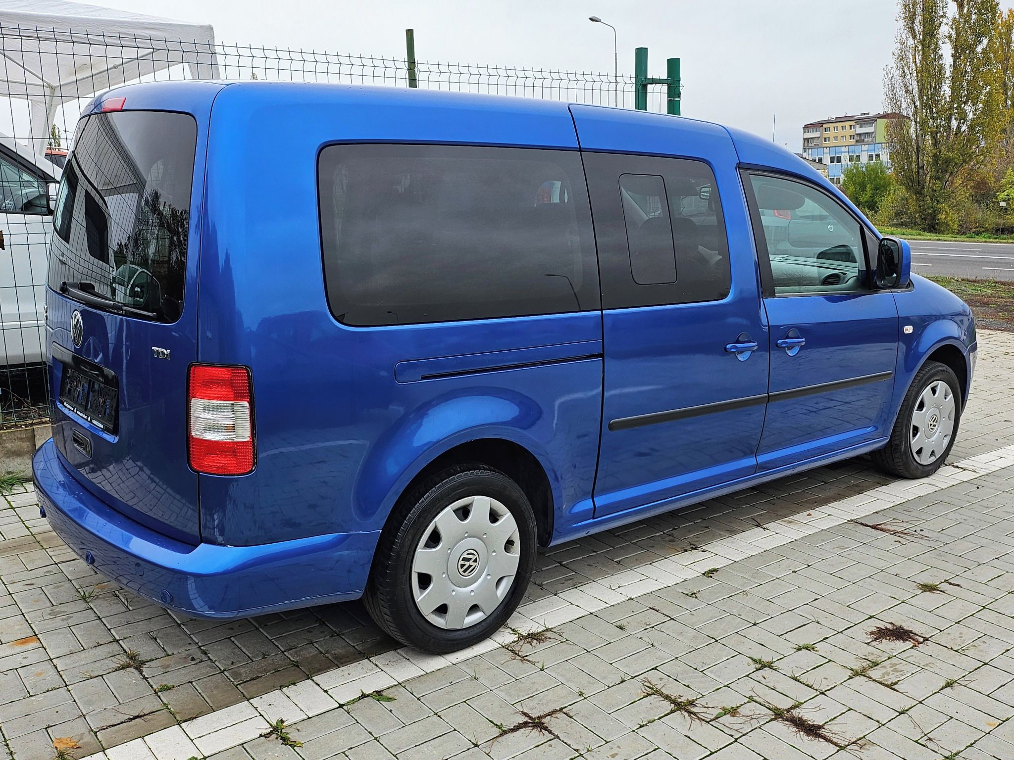 Volkswagen Caddy, MAXI  7 míst - fotka 2