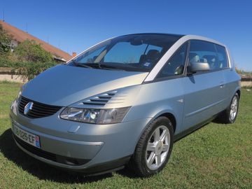 2.2 DCi PRIVILEGE, MANUÁL