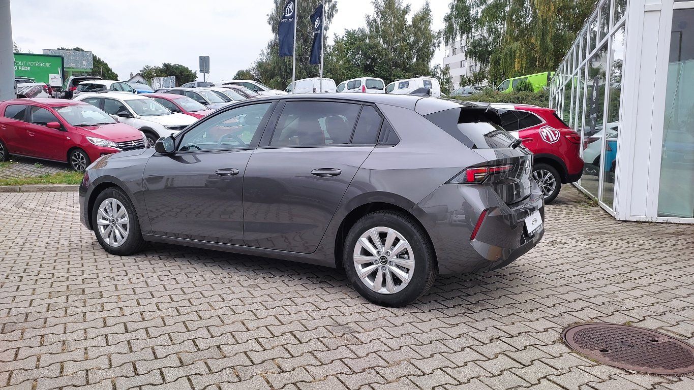 Opel Astra, Edition 1,2 Turbo 81 kW MT6 - fotka 3