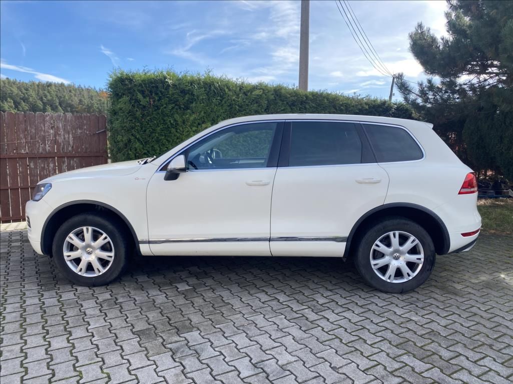 Volkswagen Touareg, 3,0 TDI V6 4motion / záruka - fotka 2