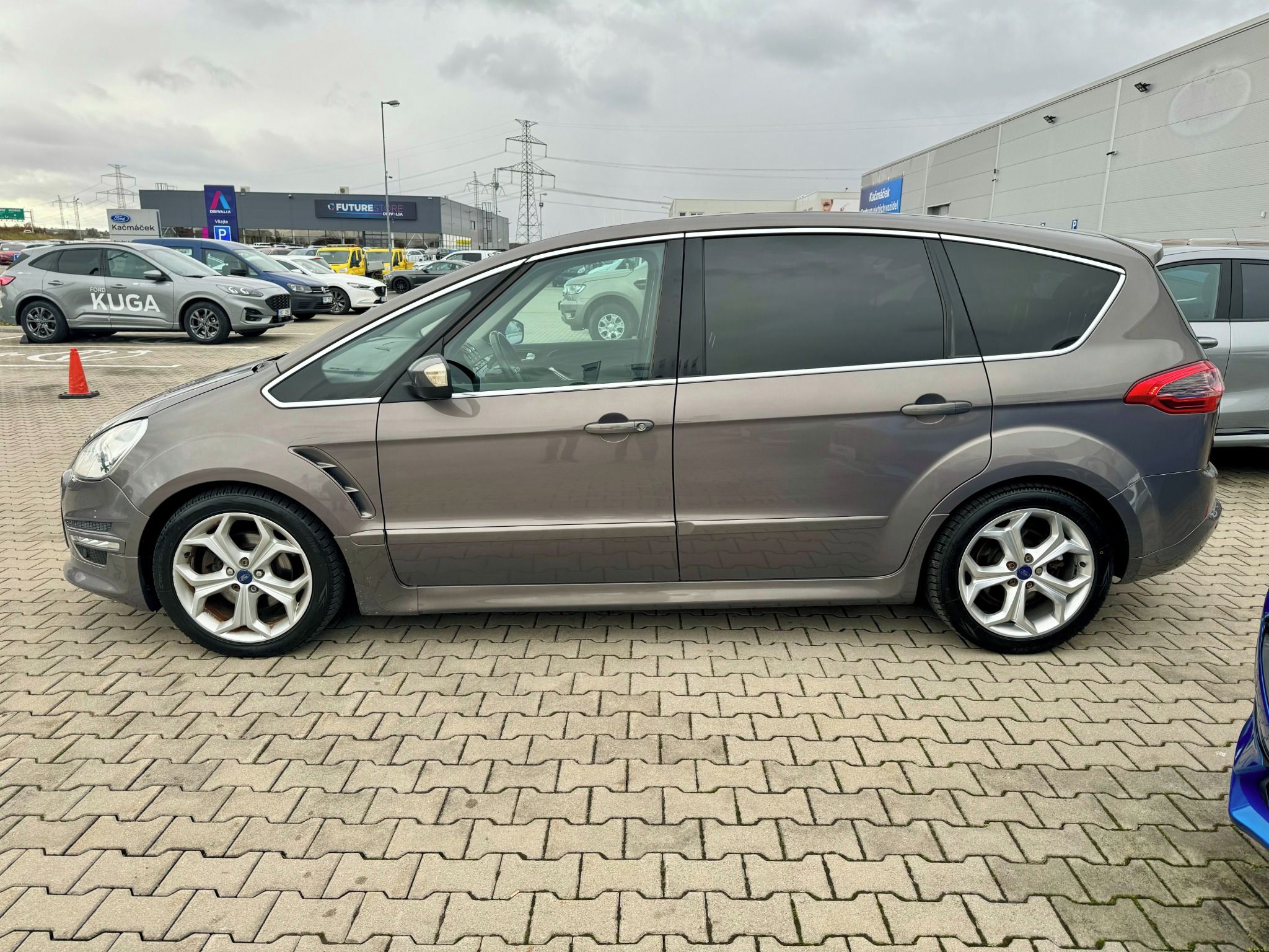 Ford S-MAX, 2.2 TDCi TITANIUM S 7 MÍST - fotka 5