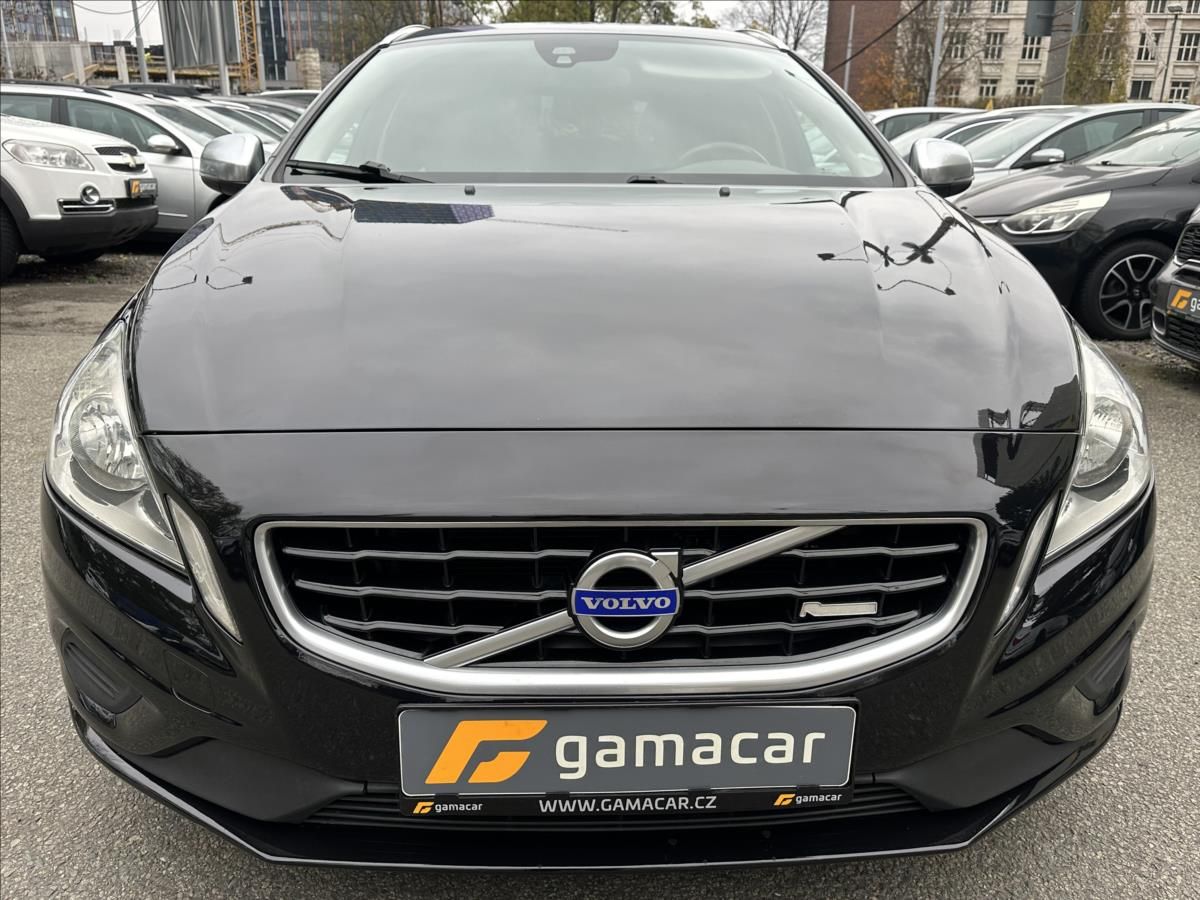 Volvo V60, 2,4 158kw+R.design+manual !