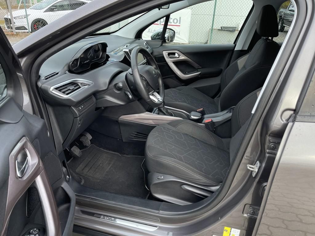 Peugeot 2008, Style 1.2 PureTech serviska - fotka 6